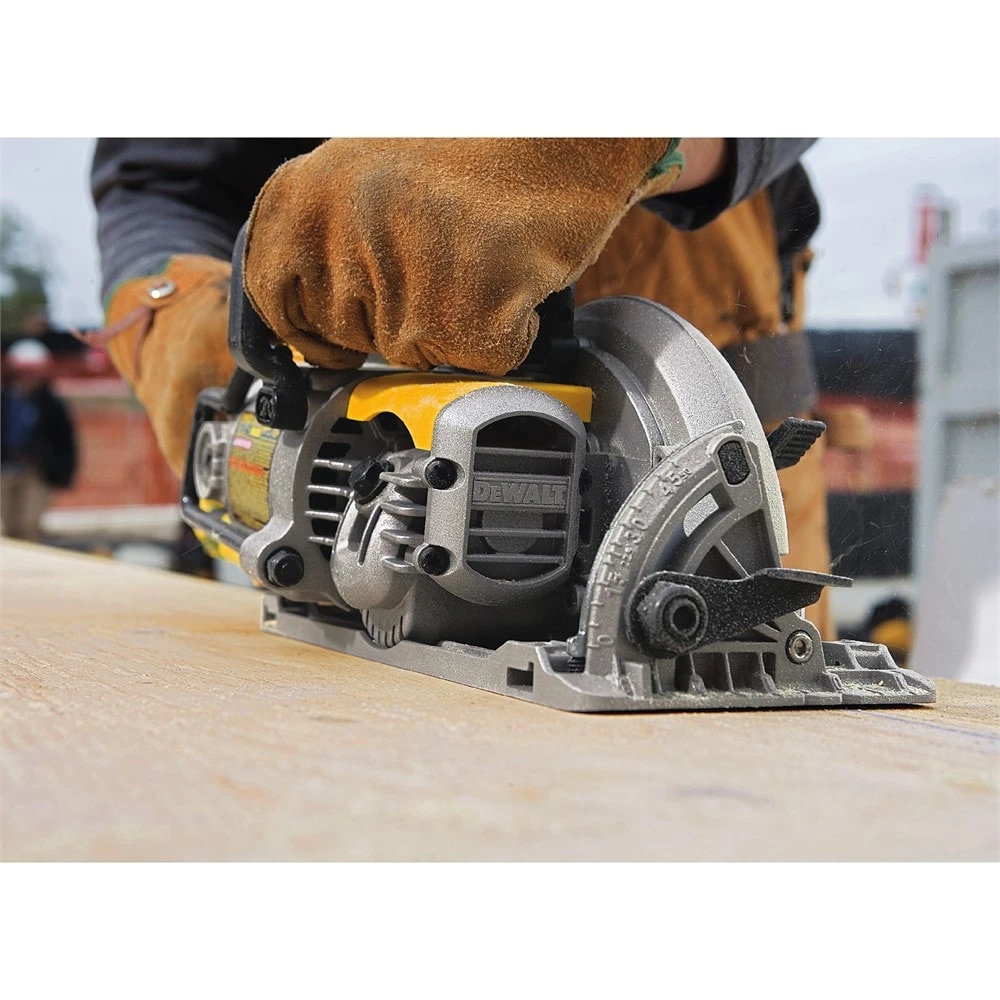 DEWALT 15 -Amp 7-1/4-in Worm Drive Circular Saw 9 DEWALT 15 -Amp 7-1/4-in Worm Drive Circular Saw - Image 9