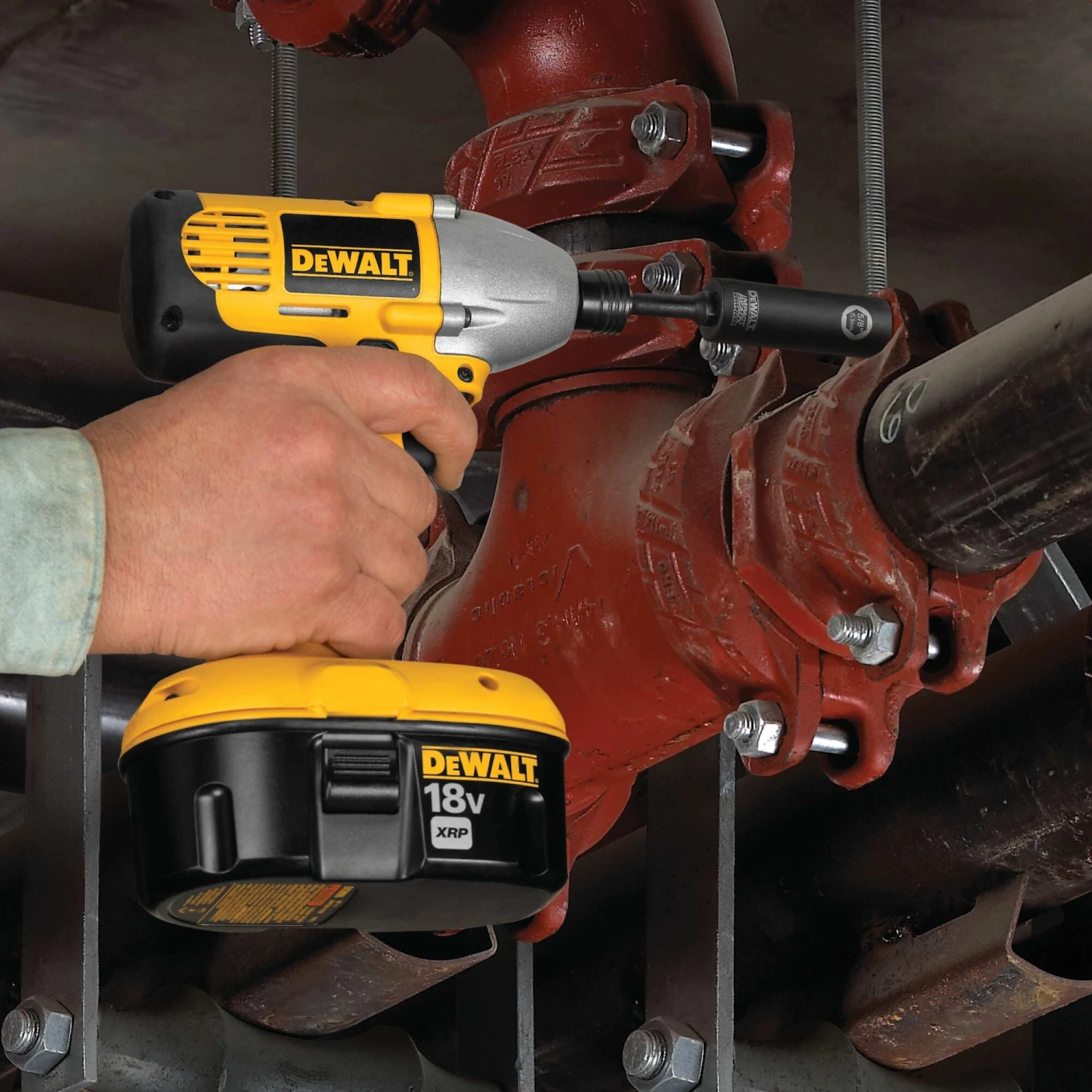 DEWALT Impact Ready 3/8-in To 1/4-in Standard Socket Adapter 5 DEWALT Impact Ready 3/8-in To 1/4-in Standard Socket Adapter - Image 5