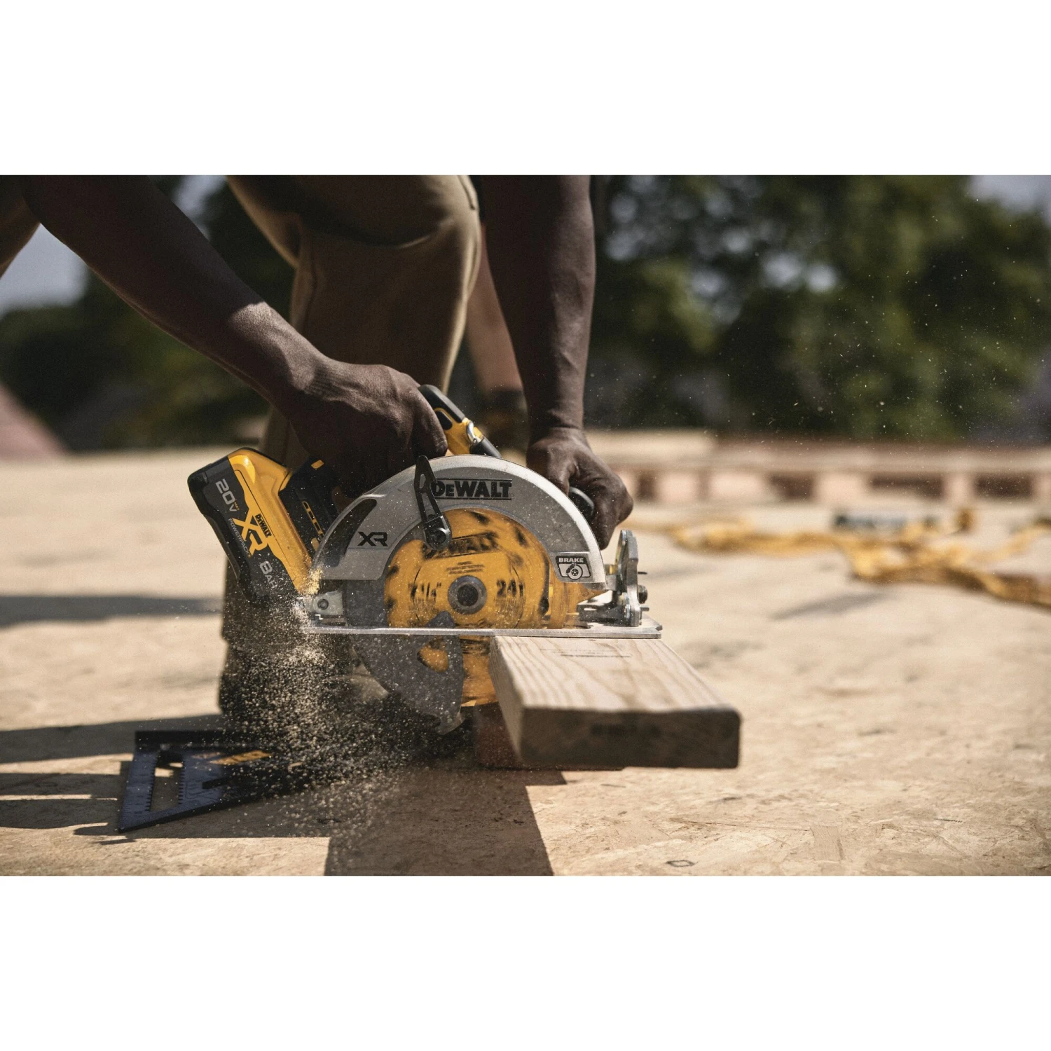 DEWALT XR 20-volt Max 7-1/4-in Brushless Cordless Circular Saw (Battery Not Included And Charger Not Included) 20 DEWALT XR 20-volt Max 7-1/4-in Brushless Cordless Circular Saw (Battery Not Included And Charger Not Included) - Image 20